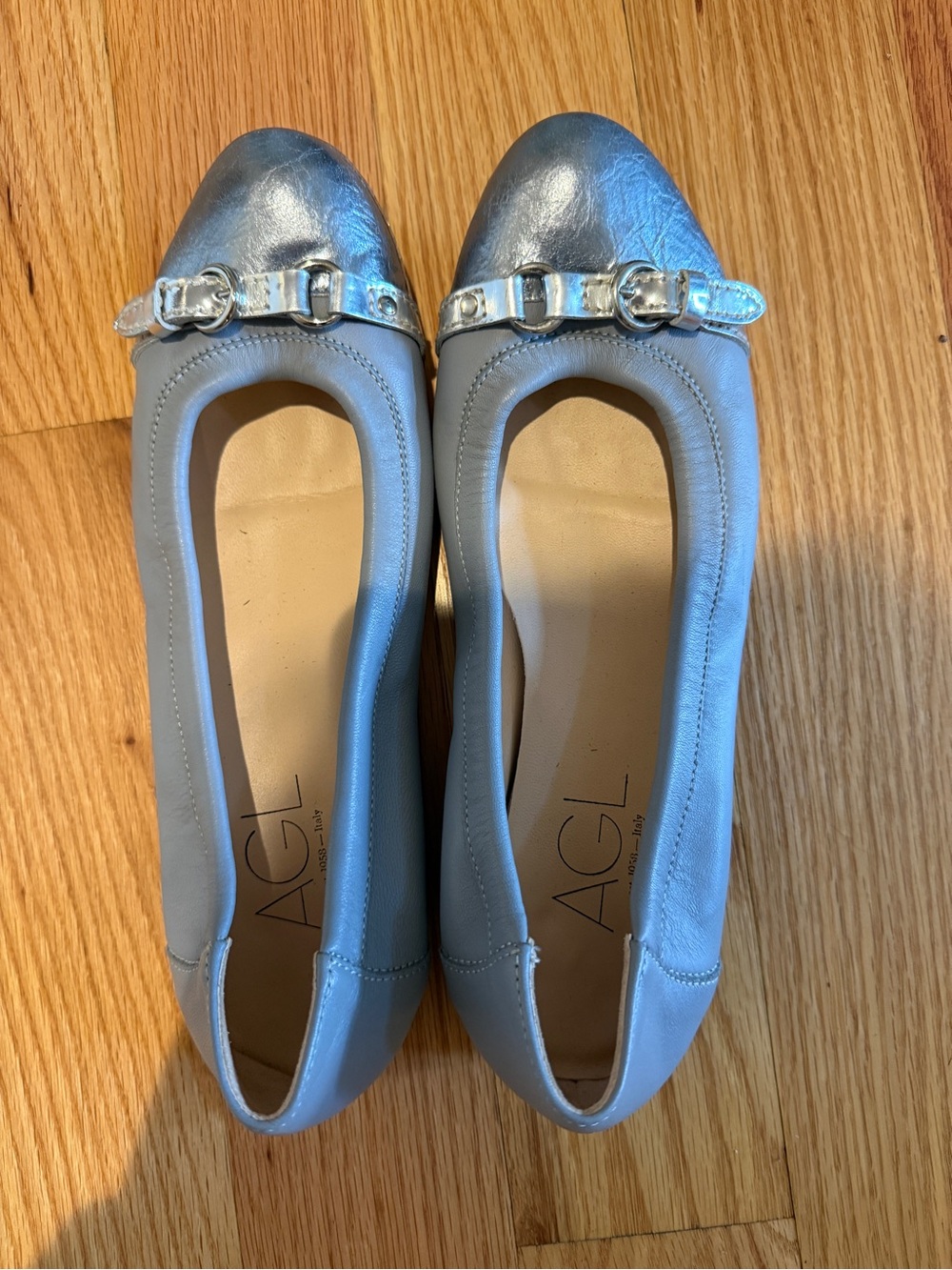 AGL Silver Metallic Leather Ballet Flats with Buckle Accent